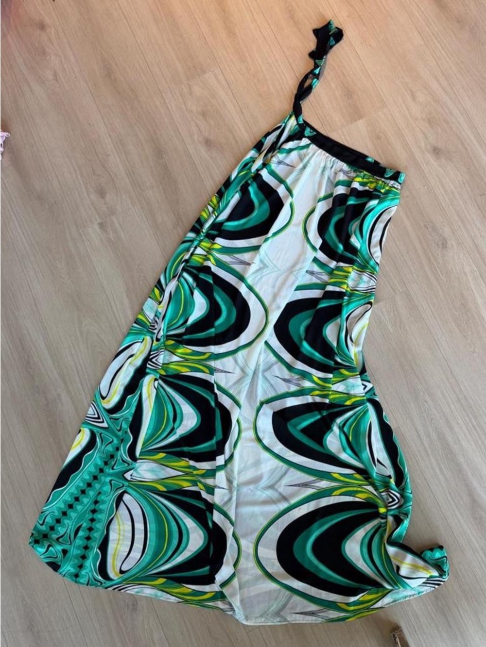 One-Shoulder Maxi Dress in Green Swirl Print - Picture 5 of 6